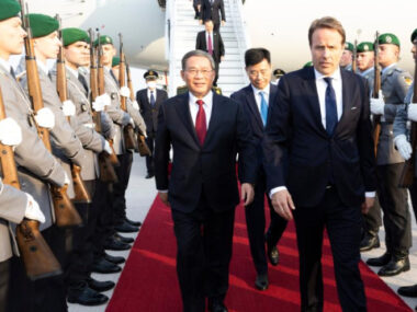 Премьер Китая прибыл в Германию с государственным визитом