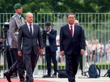 Шольц встретился с премьером КНР и призвал Пекин оказать влияние на Москву