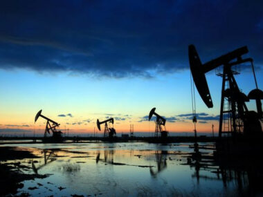 КНР увеличивает добычу нефти для снижения зависимости от импорта