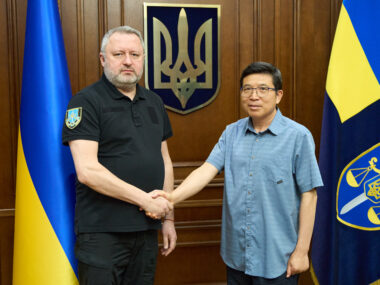 Генпрокурор Украины провел встречу с послом КНР