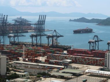 Импорт-экспорт Китая по итогам мая ожидает сокращение - опрос