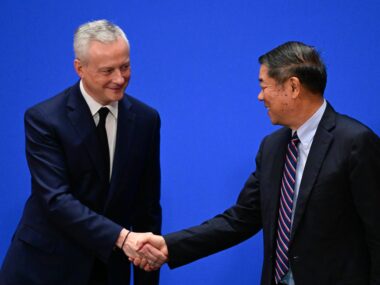 Вице-премьер КНР встретился с министром экономики Франции