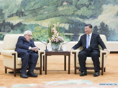 Си Цзиньпин провел встречу с Генри Киссинджером