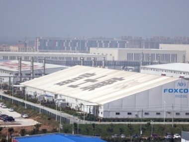 Foxconn инвестирует $600 млн в строительство заводов в Индии