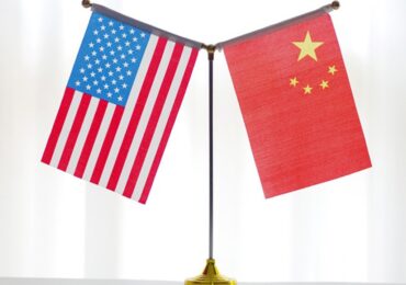 США исключили 27 китайских компаний из списка "непроверенных"