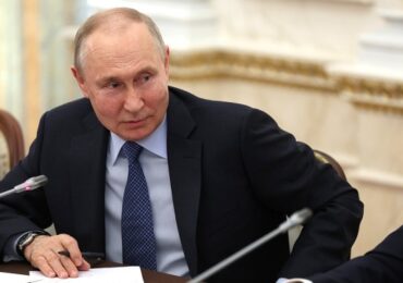 Путин возьмет с собой в КНР глав «Газпрома» и «Роснефти» — Reuters