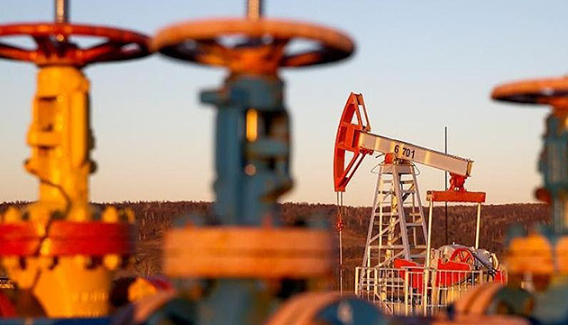Китай экономит миллиарды на импорте нефти из подсанкционных стран - Reuters