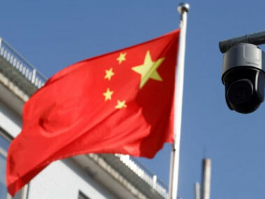 КНР ужесточила ограничения на заграничные поездки для банкиров и госслужащих