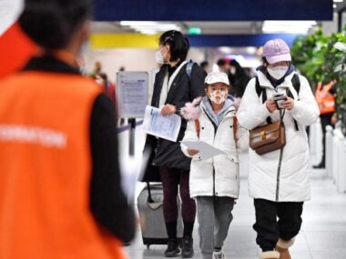 Китай отменил требование о меддекларациях для путешественников
