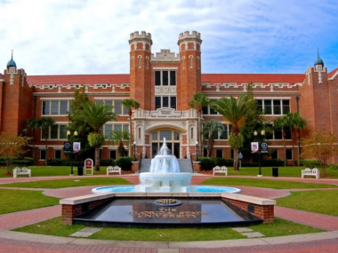 Университетам Флориды запретили сотрудничать с учеными КНР и России