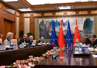 ЕС призвал Китай не поставлять РФ оружие и поддержать украинскую Формулу мира