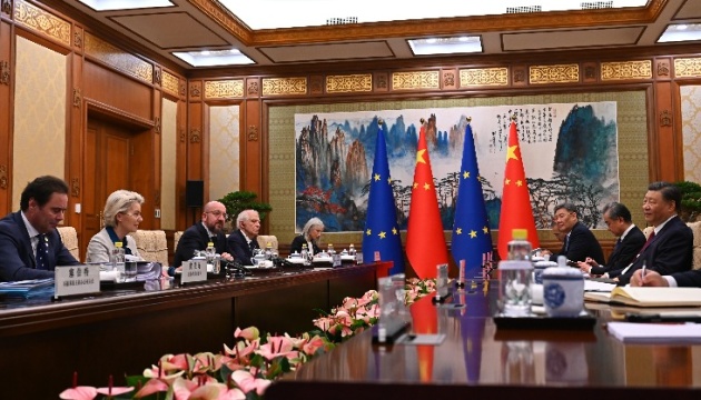 ЕС призвал Китай не поставлять РФ оружие и поддержать украинскую Формулу мира