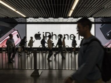 Bloomberg: в КНР неофициально запрещают использование техники Apple и Samsung