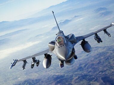 США ускоряют поставки F-16 для Тайваня - Bloomberg