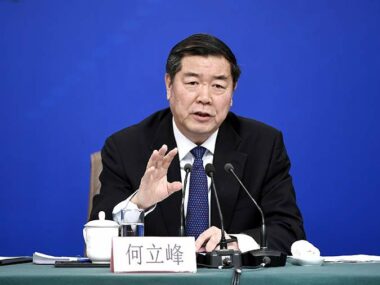 Вице-премьер Китая призвал усилить поддержку листинговых компаний