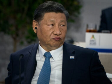 Си Цзиньпин встретится с регуляторами для обсуждения ситуации на рынке акций