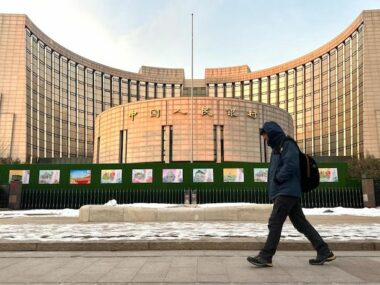 Центробанк КНР снижает кредитную ставку для стимулирования рынка