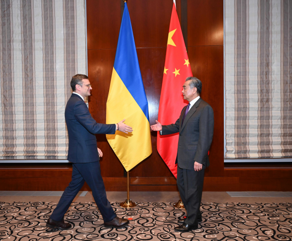 Дмитрий Кулеба встретился с главой МИД КНР