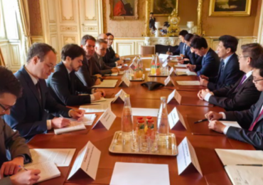 Ли Хуэй обсудил войну в Украине с представителями МИД Франции