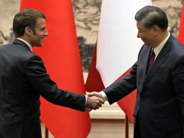 Си Цзиньпин в мае посетит Францию - Politico