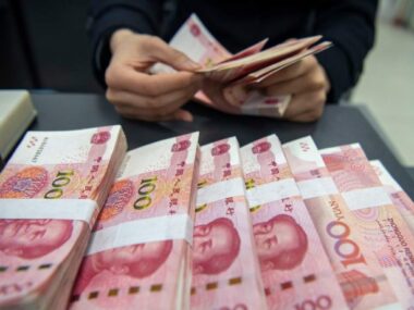 Около десяти банков КНР перестали принимать платежи в юанях из РФ – СМИ