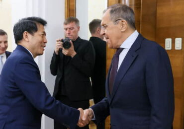 Китай перевіряє готовність Заходу до поступок: що стоїть за візитом Лі Хуея в Україну
