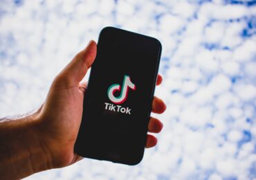Правительство Китая сигнализирует о недопустимости продажи TikTok в США — WSJ