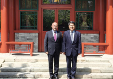 Посол Украины в Китае встретился со спецпредставителем КНР Ли Хуэем