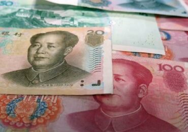 Торговля юанями на валютном рынке РФ достигла рекордного уровня - Bloomberg