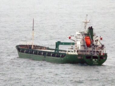 Южная Корея задержала судно, следовавшее из РФ в Китай через КНДР