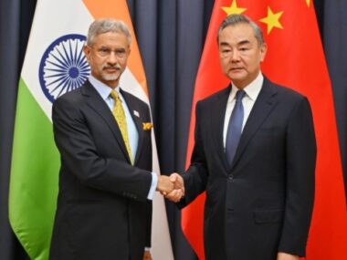 Ван И провел переговоры с главой МИД Индии