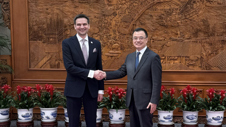 Посол Александр Нечитайло встретился с заместителем МИД КНР Лю Бинем