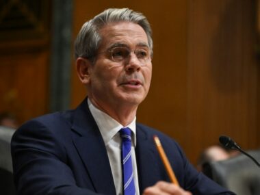 Лидеры США и Китая в ближайшее время могут обсудить торговые споры – Бессент