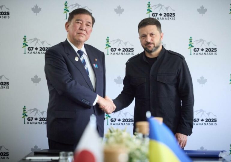 Зеленский обсудил с премьер-министром Японии финподдержку и восстановление Украины