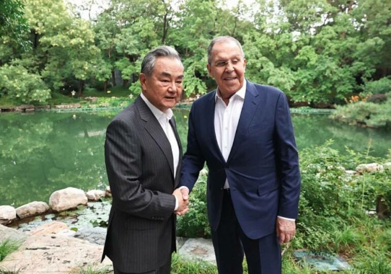 Главы МИД Китая и РФ обсудили отношения с США и войну в Украине