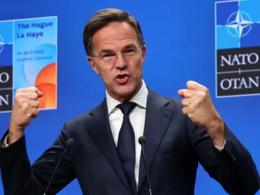 Генсек НАТО: Вторичные санкции США против РФ сильно ударят по Бразилии, Индии и КНР 