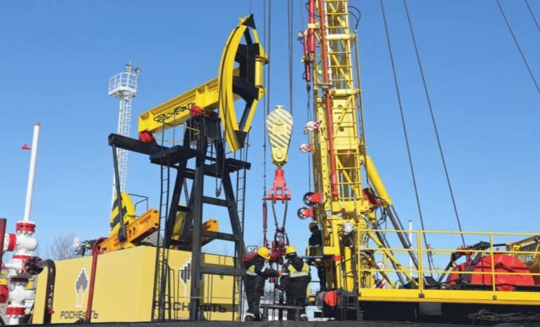 Китай отстаивает закупки российской нефти после угроз Трампа