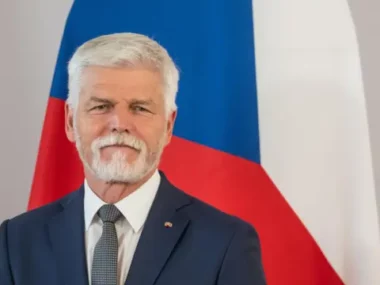 Китай прекращает все контакты с президентом Чехии из-за его визита к Далай-ламе