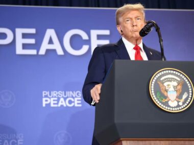 Трамп: Си Цзиньпин пообещал не атаковать Тайвань, пока я президент США