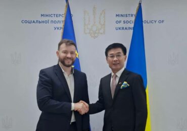 Посол Ма Шэнкунь встретился с министром социальной политики, семьи и единства Украины Улютиным 