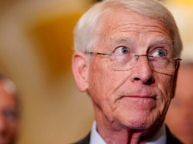 Глава военного комитета Сената США прибыл на Тайвань для обсуждения вопросов безопасности