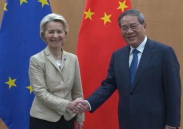 Глава ЕК и премьер Госсовета КНР обсудили войну в Украине