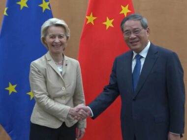 Глава ЕК и премьер Госсовета КНР обсудили войну в Украине