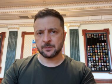 Путин в Китае рассказывает басни, а РФ накапливает силы на фронте – Зеленский