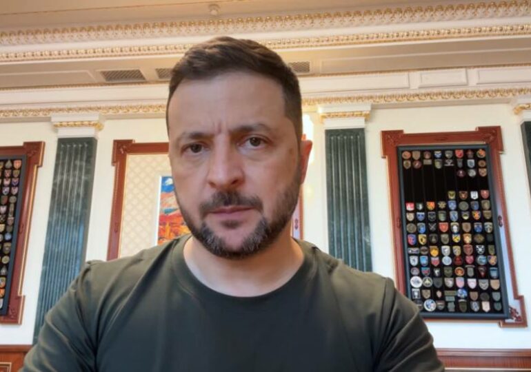 Путин в Китае рассказывает басни, а РФ накапливает силы на фронте – Зеленский