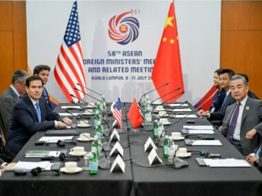 Госсекретарь США провел телефонный разговор с главой МИД КНР