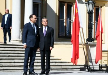 Ван И провел переговоры с главой МИД Польши Сикорским