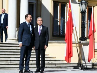 Ван И провел переговоры с главой МИД Польши Сикорским