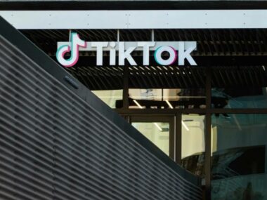 Американское подразделение TikTok может быть продано Oracle, Silver Lake и Andreessen – Bloomberg 