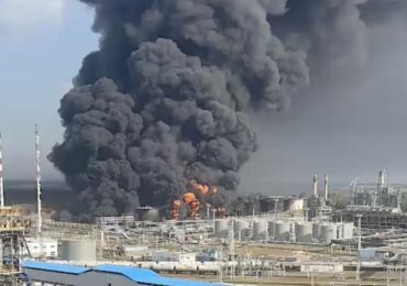 РФ начнет закупать бензин в Китае после остановки почти 40% мощностей НПЗ